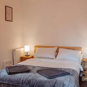 Spacious Flat With Free Parking Apartment Harrogate