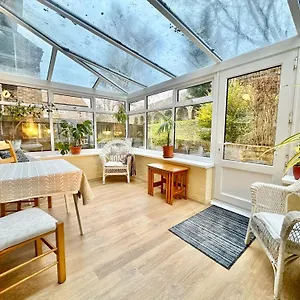 New Tower House - At 10 Pear Tree Court With Parking Holiday home York